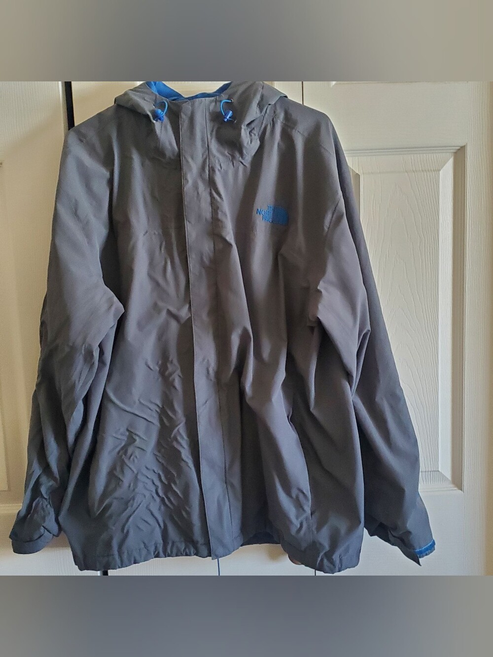 THE NORTH FACE SOFTSHELL GRAY BLUE LIGHTWEIGHT JACKET HOODED. MENS LARGE
